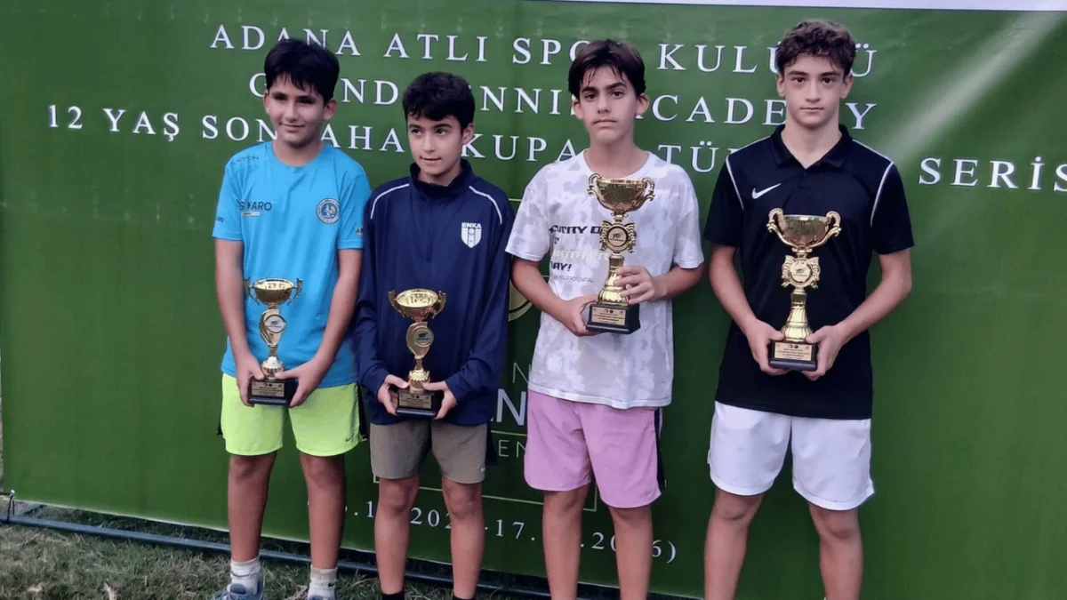 Mersinli Tenisçilerden Çifte Şampiyonluk! Adana'da Kupaları Kaldırdılar