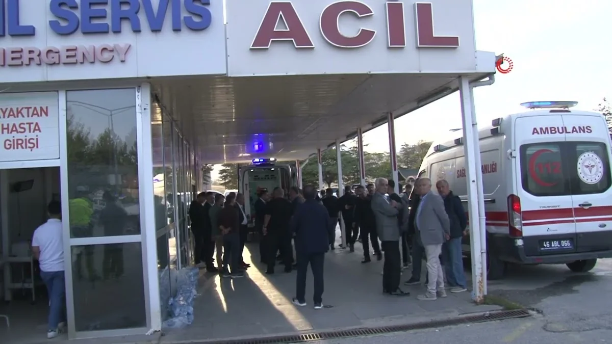MHP konvoyunda feci kaza!1 ölü, 7 yaralı