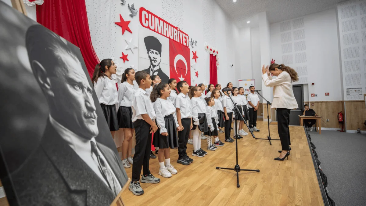 Mersin'de Cumhuriyet'in 103. Yılı Çocukların Gösterileriyle Kutlandı